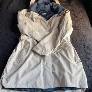 The North Face Women’s Rain Jacket. XL.